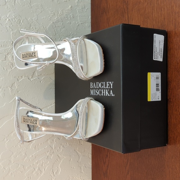 WORN 1X Badgley Mischka Soft White Urbana Strappy Formal Sparkle Sandal Size 8.5 - Picture 6 of 16